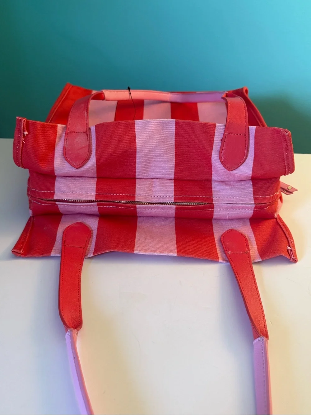 On Fifth Large Striped Pink & Orange Canvas Beach Bag Tote NWT, plus cosmeticbag